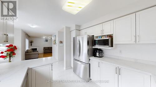 11 Badger Avenue, Brampton (Sandringham-Wellington), ON - Indoor Photo Showing Kitchen