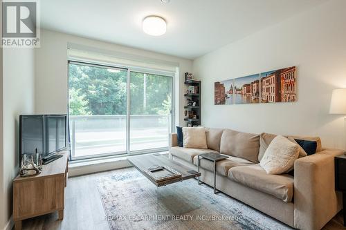 101 - 467 Charlton Avenue, Hamilton, ON - Indoor Photo Showing Living Room