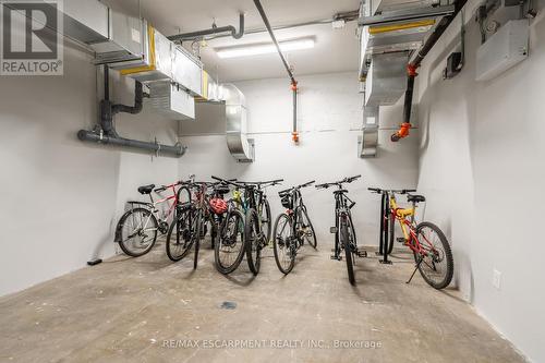 101 - 467 Charlton Avenue, Hamilton, ON - Indoor Photo Showing Garage