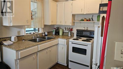 19 Struthers Drive, Struthers Lake, SK - Indoor Photo Showing Kitchen With Double Sink