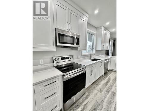 5830 Okanagan Street Unit# 102, Oliver, BC - Indoor Photo Showing Kitchen