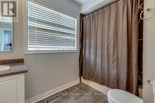 605 Baldwin Crescent S, Woodstock, ON - Indoor Photo Showing Bathroom