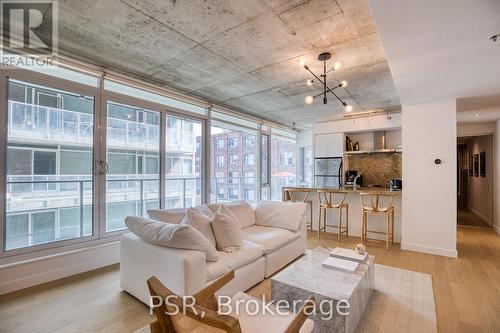 423 - 75 Portland Street, Toronto (Waterfront Communities), ON - Indoor Photo Showing Living Room