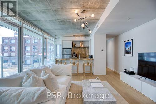 423 - 75 Portland Street, Toronto (Waterfront Communities), ON - Indoor Photo Showing Living Room