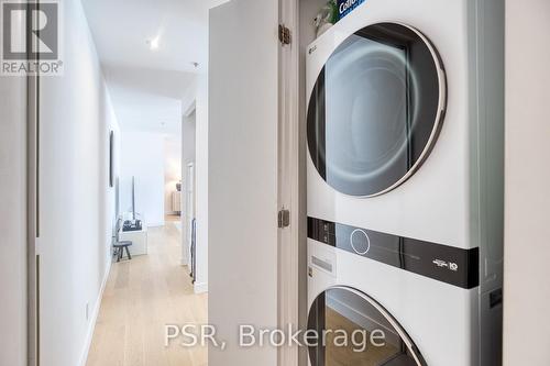 423 - 75 Portland Street, Toronto (Waterfront Communities), ON - Indoor Photo Showing Laundry Room