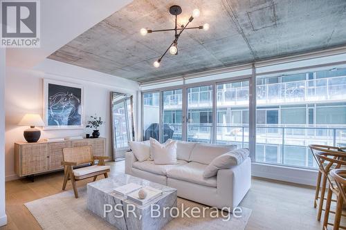 423 - 75 Portland Street, Toronto (Waterfront Communities), ON - Indoor Photo Showing Living Room