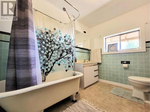 840 S Longworth Road, Prince George, BC - Indoor Photo Showing Bathroom