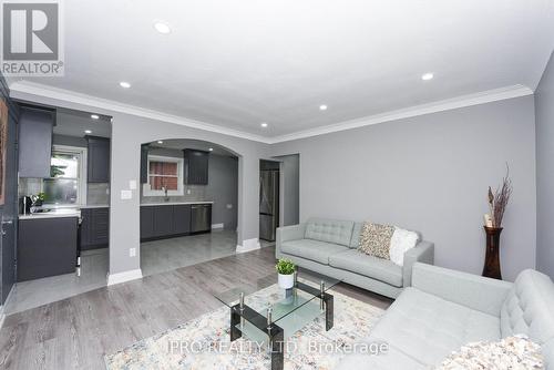 1259 Ogden Avenue, Mississauga, ON - Indoor Photo Showing Living Room