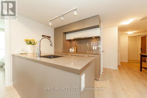 608 - 99 Foxbar Road, Toronto (Yonge-St. Clair), ON - Indoor Photo Showing Kitchen