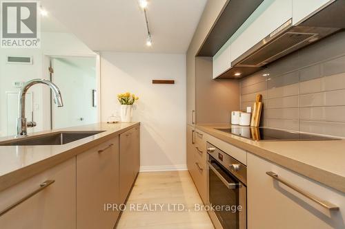 608 - 99 Foxbar Road, Toronto (Yonge-St. Clair), ON - Indoor Photo Showing Kitchen