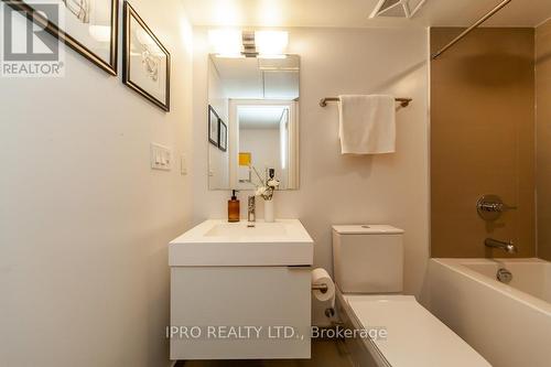 608 - 99 Foxbar Road, Toronto (Yonge-St. Clair), ON - Indoor Photo Showing Bathroom