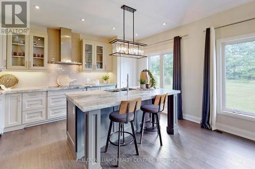 34 Georgian Grande Drive, Oro-Medonte, ON - Indoor Photo Showing Kitchen With Upgraded Kitchen