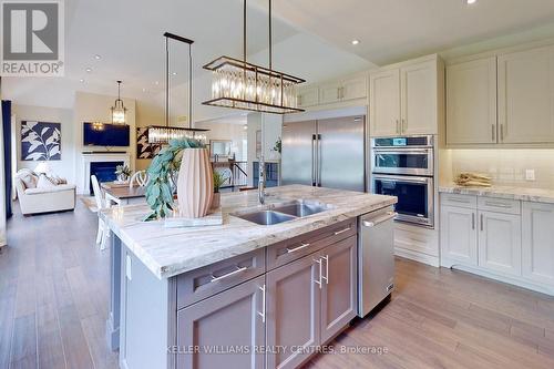 34 Georgian Grande Drive, Oro-Medonte, ON - Indoor Photo Showing Kitchen With Double Sink With Upgraded Kitchen