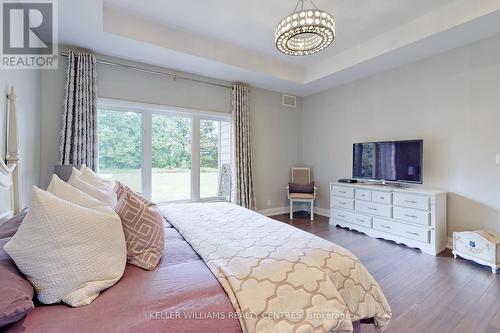 34 Georgian Grande Drive, Oro-Medonte, ON - Indoor Photo Showing Bedroom