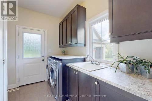 34 Georgian Grande Drive, Oro-Medonte, ON - Indoor Photo Showing Laundry Room