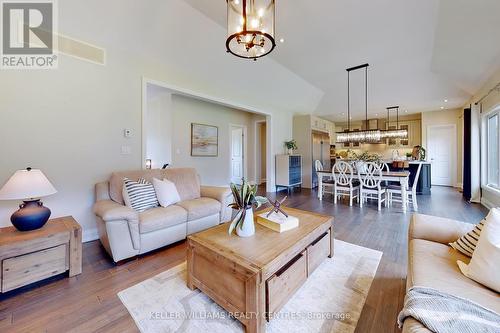 34 Georgian Grande Drive, Oro-Medonte, ON - Indoor Photo Showing Living Room