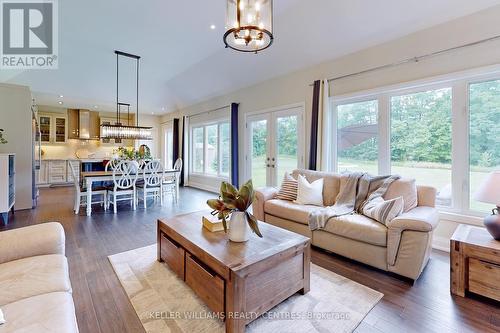 34 Georgian Grande Drive, Oro-Medonte, ON - Indoor Photo Showing Living Room