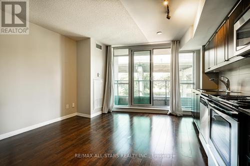 471 - 209 Fort York Boulevard, Toronto (Niagara), ON - Indoor Photo Showing Kitchen