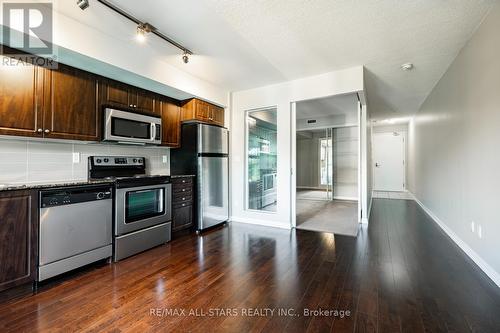 471 - 209 Fort York Boulevard, Toronto (Niagara), ON - Indoor Photo Showing Kitchen With Stainless Steel Kitchen