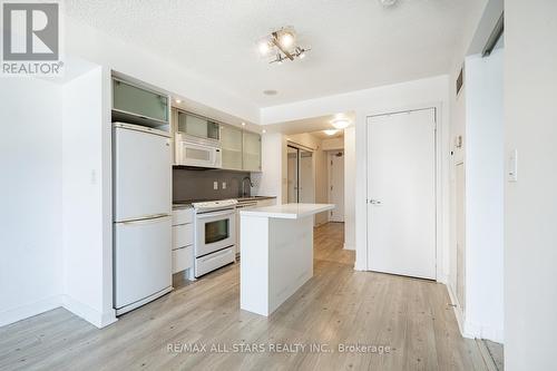 1001 - 25 Telegram Mews, Toronto (Waterfront Communities), ON - Indoor Photo Showing Kitchen