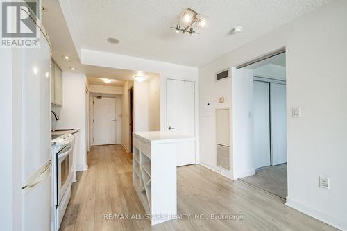 1001 - 25 Telegram Mews, Toronto (Waterfront Communities), ON - Indoor Photo Showing Kitchen