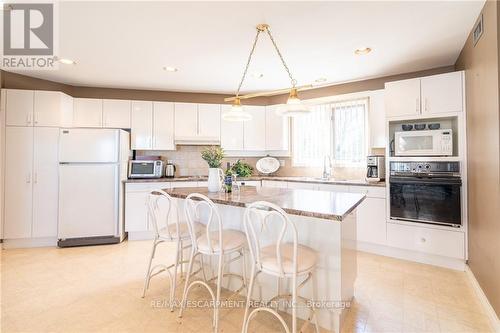 204 Concession Street, Hamilton (Centremount), ON - Indoor Photo Showing Kitchen