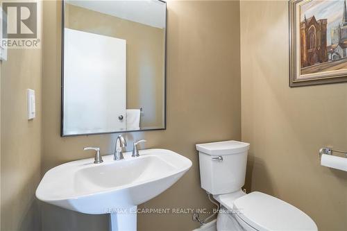 204 Concession Street, Hamilton (Centremount), ON - Indoor Photo Showing Bathroom