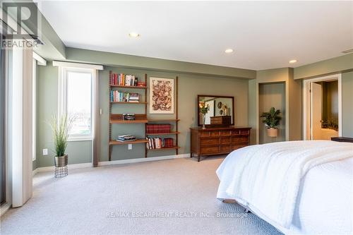 204 Concession Street, Hamilton (Centremount), ON - Indoor Photo Showing Bedroom