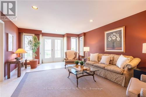 204 Concession Street, Hamilton (Centremount), ON - Indoor Photo Showing Living Room