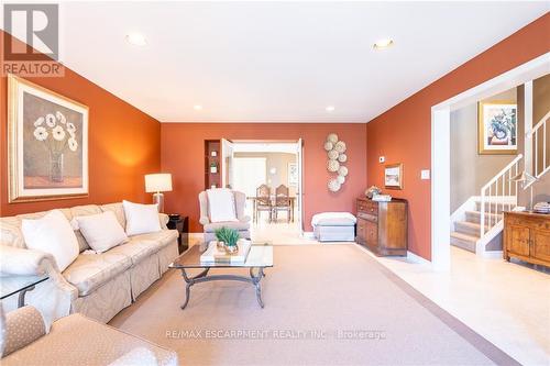 204 Concession Street, Hamilton (Centremount), ON - Indoor Photo Showing Living Room