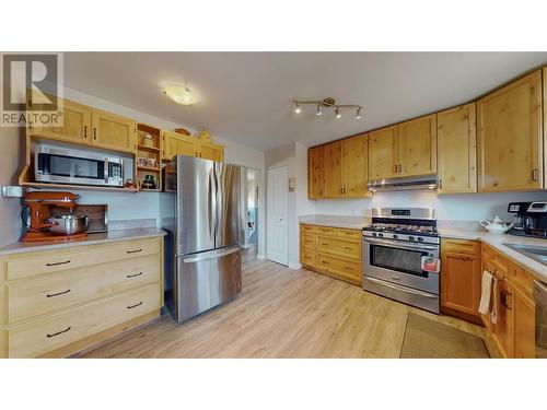 5913 Dividend Street, Oliver, BC - Indoor Photo Showing Kitchen