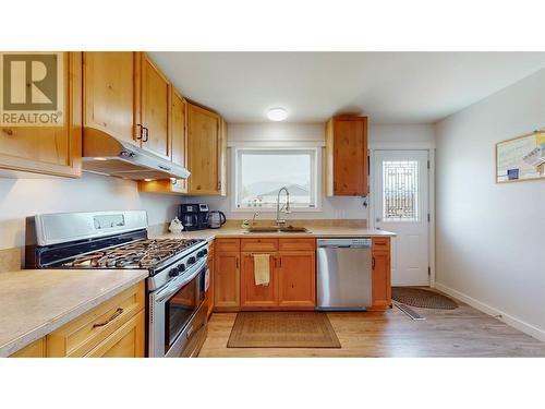 5913 Dividend Street, Oliver, BC - Indoor Photo Showing Kitchen