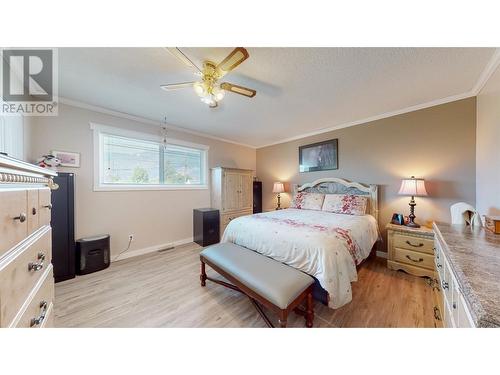 5913 Dividend Street, Oliver, BC - Indoor Photo Showing Bedroom