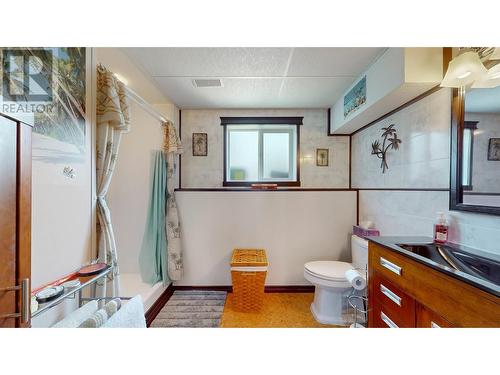 5913 Dividend Street, Oliver, BC - Indoor Photo Showing Bathroom