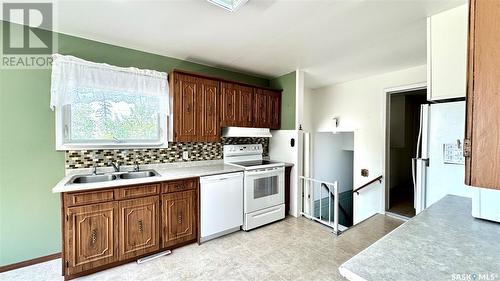 481 Caldwell Avenue, Craik, SK - Indoor Photo Showing Kitchen With Double Sink