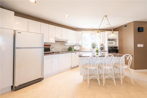 204 Concession Street, Hamilton, ON - Indoor Photo Showing Kitchen