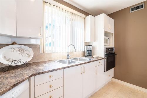 204 Concession Street, Hamilton, ON - Indoor Photo Showing Kitchen With Double Sink