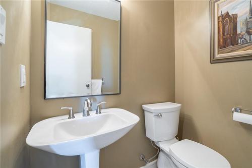 204 Concession Street, Hamilton, ON - Indoor Photo Showing Bathroom