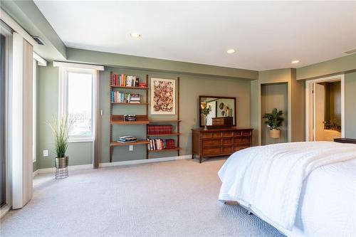 204 Concession Street, Hamilton, ON - Indoor Photo Showing Bedroom