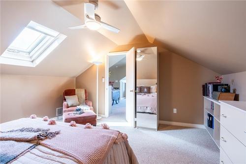 204 Concession Street, Hamilton, ON - Indoor Photo Showing Bedroom