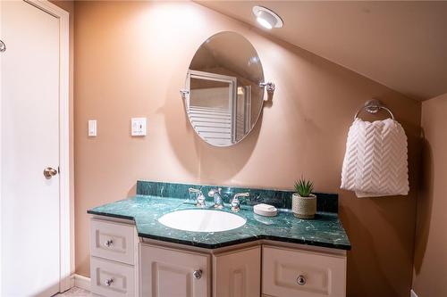 204 Concession Street, Hamilton, ON - Indoor Photo Showing Bathroom