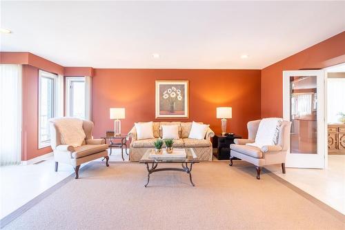 204 Concession Street, Hamilton, ON - Indoor Photo Showing Living Room