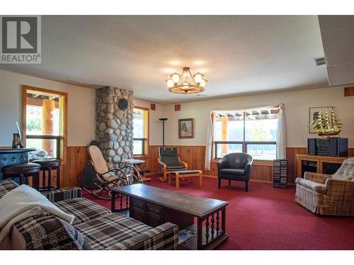 20 Valeview Road, Lumby, BC - Indoor Photo Showing Living Room