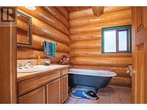 20 Valeview Road, Lumby, BC - Indoor Photo Showing Bathroom