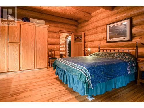 20 Valeview Road, Lumby, BC - Indoor Photo Showing Bedroom