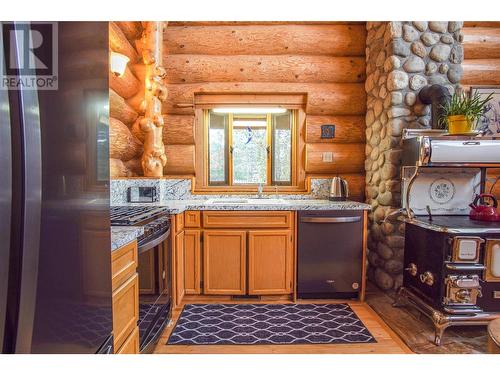 20 Valeview Road, Lumby, BC - Indoor Photo Showing Kitchen