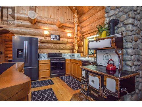 20 Valeview Road, Lumby, BC - Indoor Photo Showing Kitchen