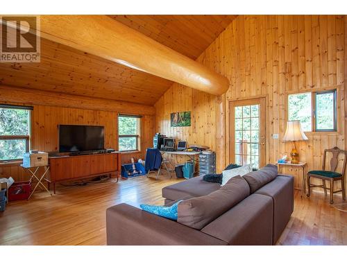 20 Valeview Road, Lumby, BC - Indoor Photo Showing Living Room