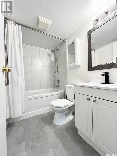 507 1580 Olive Diefenbaker Drive, Prince Albert, SK - Indoor Photo Showing Bathroom