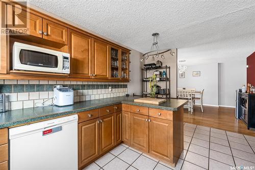 1430 Hochelaga Street W, Moose Jaw, SK - Indoor Photo Showing Kitchen